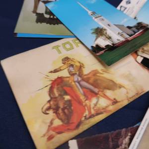 lot 58 image: LOT OF COLLECTABLE VINTAGE POSTCARDS