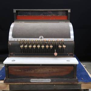 lot 67 image: ANTIQUE THE NATIONAL CASH REGISTER COMP. DAYTON OHIO