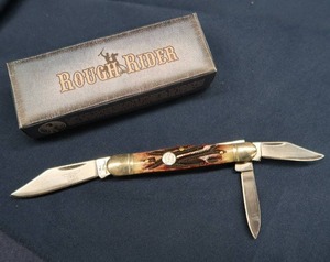 lot 72 image: ROUGH RIDER CUTLERY COMPANY RR155 WHITTLER STAG BONE HANDLE