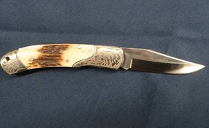 lot 85 image: BEAUTIFUL GERBER KNIFE