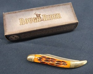 lot 90 image: ROUGH RIDER 063 BABY TOOTHPICK GIGGED BONE