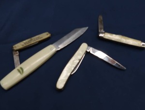lot 95 image: LOT OF VINTAGE ADVERTISING POCKET KNIVES