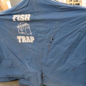 lot 101 image: DAVE GENZ FISH TRAP ICE HOUSE