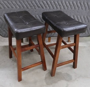 lot 108 image: PAIR OF GREAT BAR STOOLS