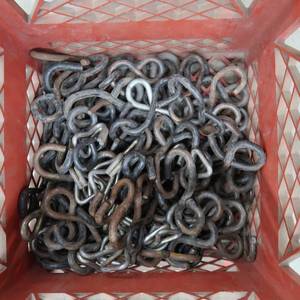lot 117 image: CRATE OF METAL HOOKS