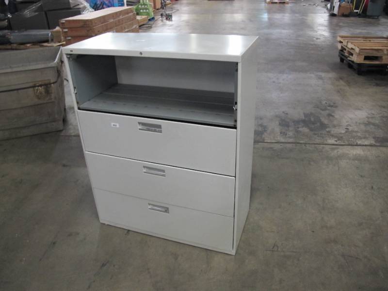 lot 272 image: 4 Drawer Storage Filing Cabinet - Light Gray - Missing Top Drawer - USED