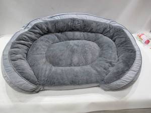 lot 222 image: NEW Renue Deluxe Step In Pet Bed, - Large Dog - 45 x 34 - Gray