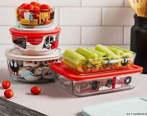 lot 297 image: NEW Disney Star Wars Pyrex 10 Piece Glass Food Storage Set