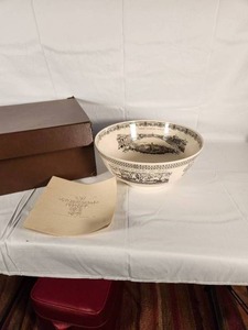 Wedgewood The Chicago Bowl In Original Box with Papers