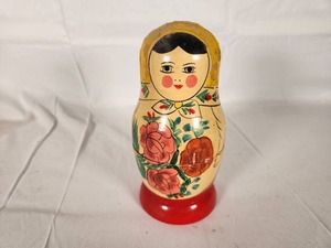 Vintage Matryoshka Dolls - 7 Nesting Dolls