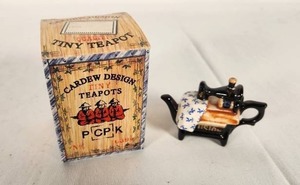 Vintage Cardew Design Tiny Teapots - Sewing Machine