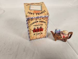 Vintage Cardew Design Tiny Teapots - Baking Day