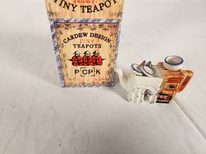 Vintage Cardew Design Tiny Teapots - Kitchen Sink