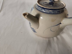 Antique 1920s Chinese Tea pot with Handle and Strainer - See small chip on spout