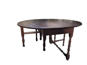 Vintage Slide Out  Legs Drop Leaf Table with Leaf and 5 Chairs.