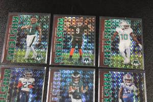 lot 16 image: 2023 Mosaic Touchdown Masters Silver & Green Parallel Lot  7 Cards