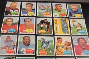 lot 22 image: 1960 Topps Football Card Lot  24 Cards Plus 1958 Chicago Bears Card Low Grade