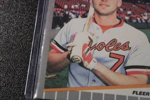 lot 47 image: 1989 Fleer Bill Ripken Rick Face Error #616