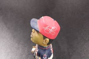 lot 82 image: Hormel 2003 Central Division Champions Minnesota Twins Shannon Stewart Autograph Bobblehead