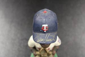 lot 85 image: Hormel Gold Glove Winner Minnesota Twins Torii Hunter Autograph Bobblehead