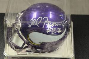 lot 93 image: Minnesota Vikings Ted Brown Autograph Mini Helmet & 8x10 Photo