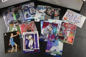 lot 94 image: Mixed Sports Fun Lot  Mostly Baseball  600 Cards