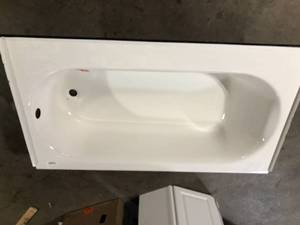 American Standard Princeton 60 in. x 34 in. Rectangular Soaking Bathtub with Left Hand Drain in White   Customer Returns See Pictures