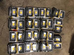 Lot of Defiant 2000 Lumens Rechargeable Utility Light with Magnet (2-Pack) Customer Returns See Pictures
