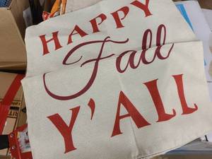 lot 35 image: Box of fall themed decor items
