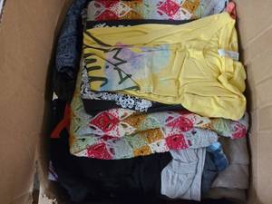 lot 39 image: Box of clothing in good condition with various sizes