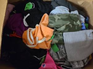 lot 40 image: Box of clothing in good condition with various sizes