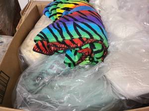 lot 43 image: Bag of clothing in good condition