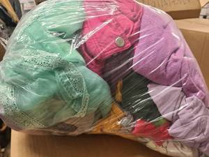 lot 56 image: Bag of clothing in good condition