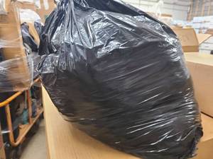 lot 61 image: Bag of clothing in good condition