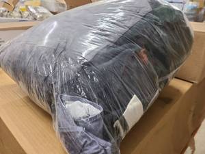 lot 62 image: Bag of clothing in good condition