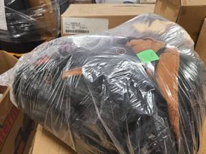 lot 63 image: Bag of clothing in good condition