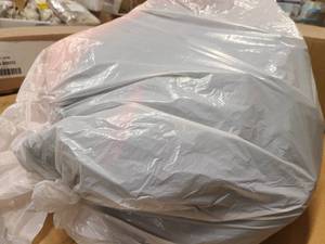 lot 65 image: Bag of clothing in good condition