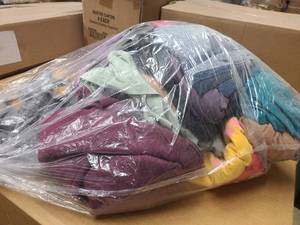 lot 68 image: Bag of clothing in good condition