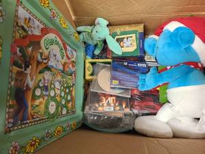 lot 155 image: Box of CDs, Decor and stuffed toys