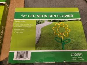 lot 164 image: 12 LED Neon Sun Flower