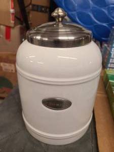 lot 166 image: Williams-Sonoma Cookie Jar
