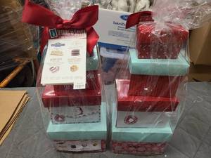 lot 183 image: 2x Bags of Christmas Candy Boxes
