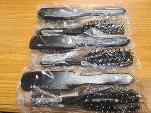lot 256 image: 6x Paul Mitchel Pro 413 Sculpting Hairbrushes