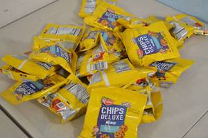 lot 78 image: 24ct Keebler Chips Deluxe Cookie Snack Pack Best By 06222023