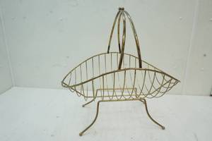 lot 36 image: Log Basket