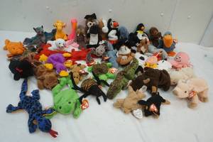 lot 57 image: Variety of Beanie Baby Collection