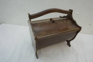 lot 69 image: Vintage Mini Sewing Box