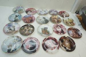 lot 89 image: The Crestley Collection of Cat Plates