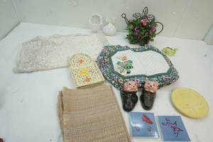 lot 93 image: Place mats, flower basket, Vintage Wall pockets, Minnesota Centennial