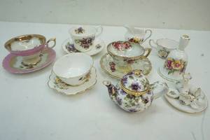 lot 94 image: Vintage tea cups sets
